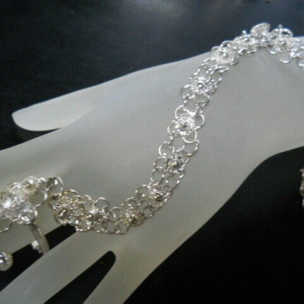 Beautiful Silver Floral Flower Chain Slave Bracelet Adj Ring